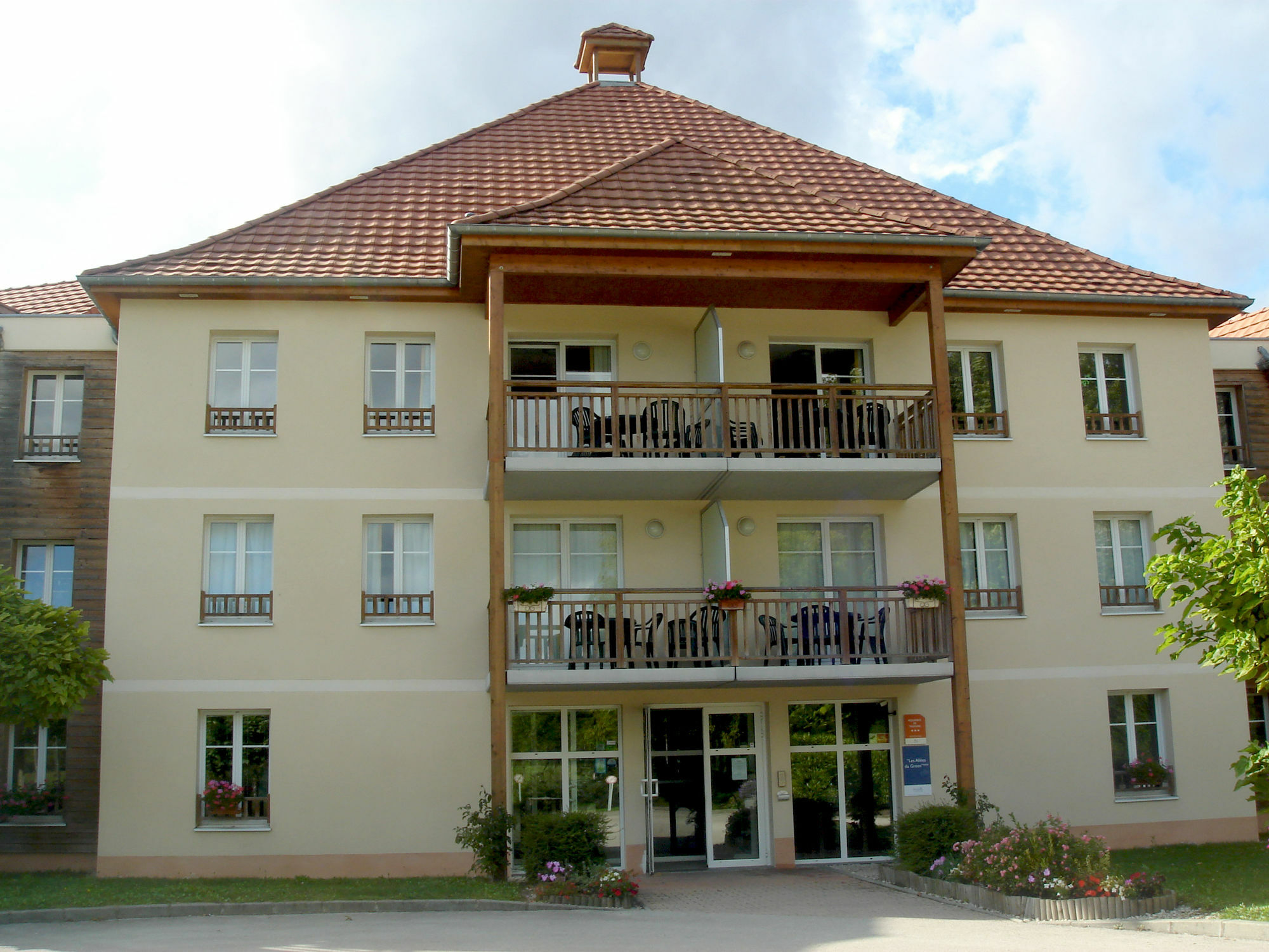 Residence Vtf Les Allees Du Green Levernois Eksteriør billede